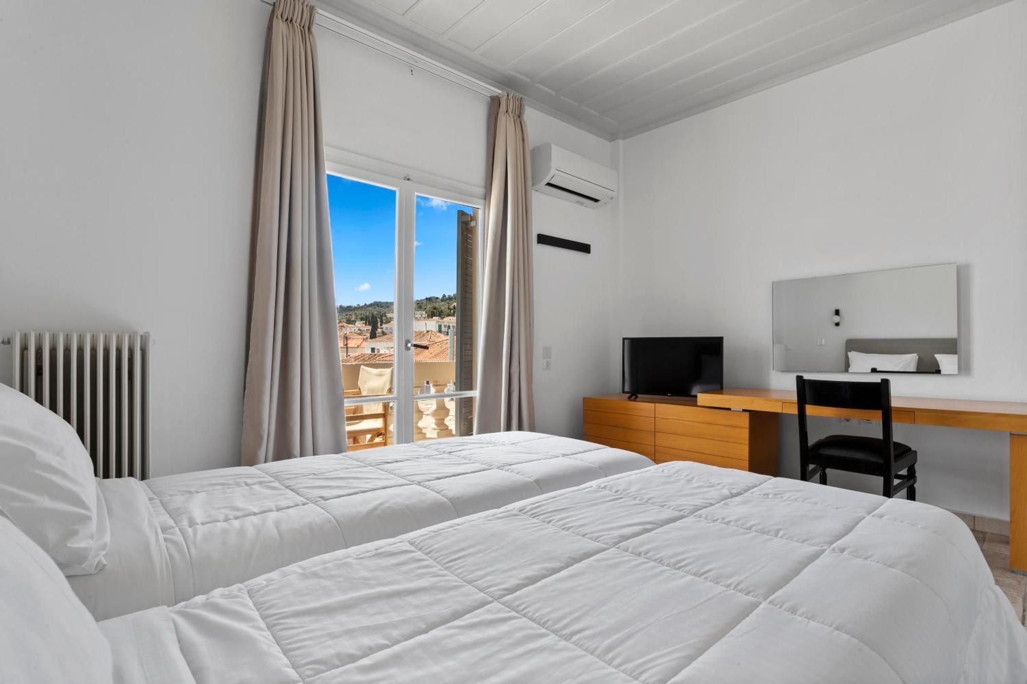 Hotel Roumani Spetses Town Exterior photo